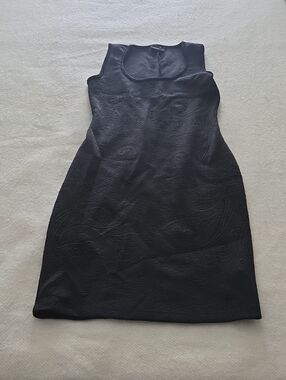 Ina Black Sleeveless Paisley-Embossed Sheath Dress